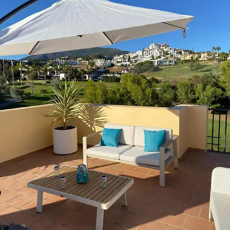 Huge Rooftop Solarium With View - 3 Apartment *